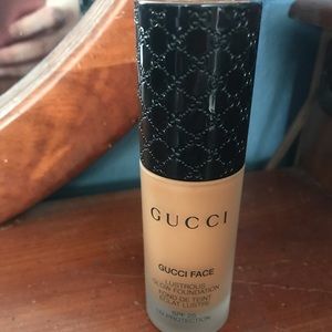 Gucci Lustrous glow foundation